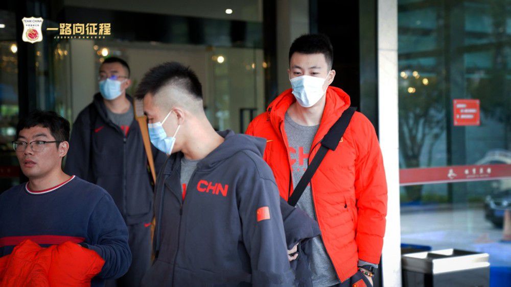 叶辰不解的问：怎么不先把亚洲的演出做完再去欧美？你这折腾过去半个多月，还要再折腾回来。